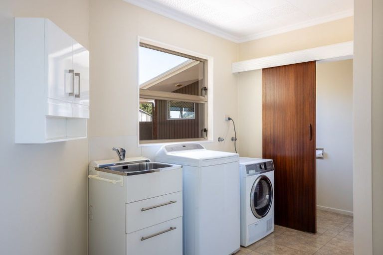 Photo of property in 19 Port View Crescent, Moturoa, New Plymouth, 4310