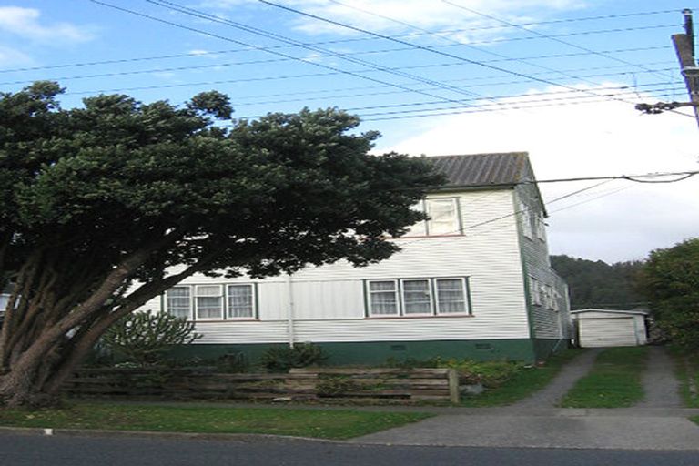 Photo of property in 92 Molesworth Street, Taita, Lower Hutt, 5011