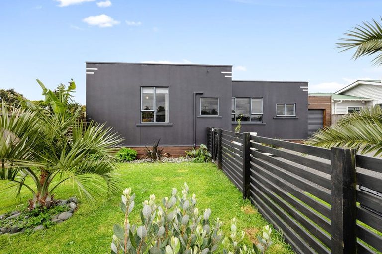 Photo of property in 51 Upjohn Street, Brooklands, New Plymouth, 4310