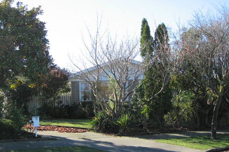 Photo of property in 28 Warren Crescent, Hillmorton, Christchurch, 8025
