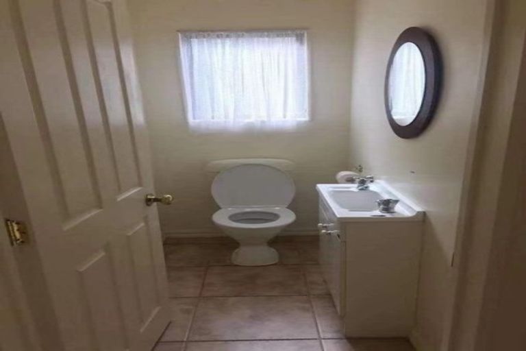 Photo of property in 11 Margaret Henry Crescent, Oteha, Auckland, 0632