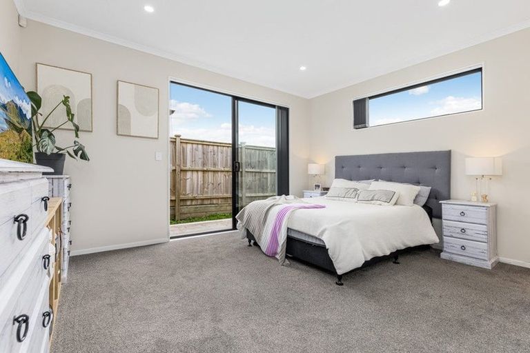 Photo of property in 2 Poutawa Lane, Clarks Beach, 2122