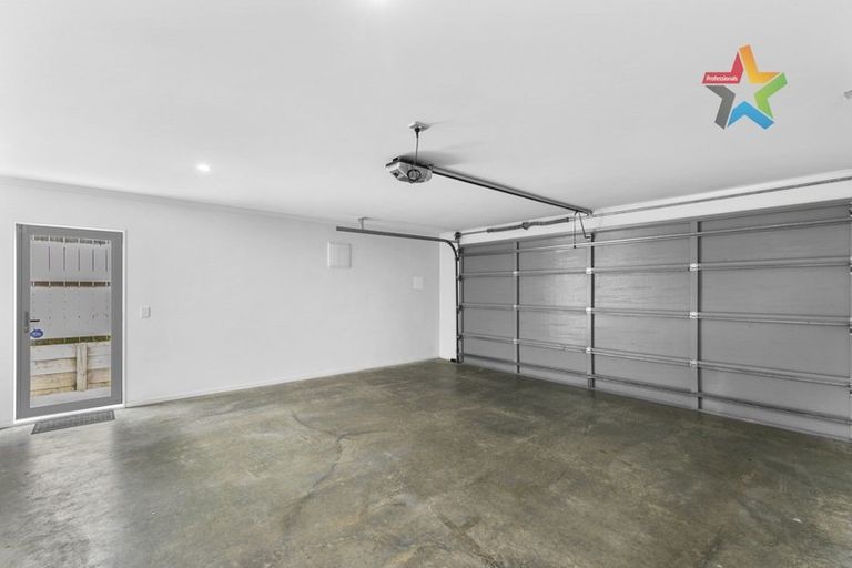 Photo of property in 17 Cresswell Place, Johnsonville, Wellington, 6037