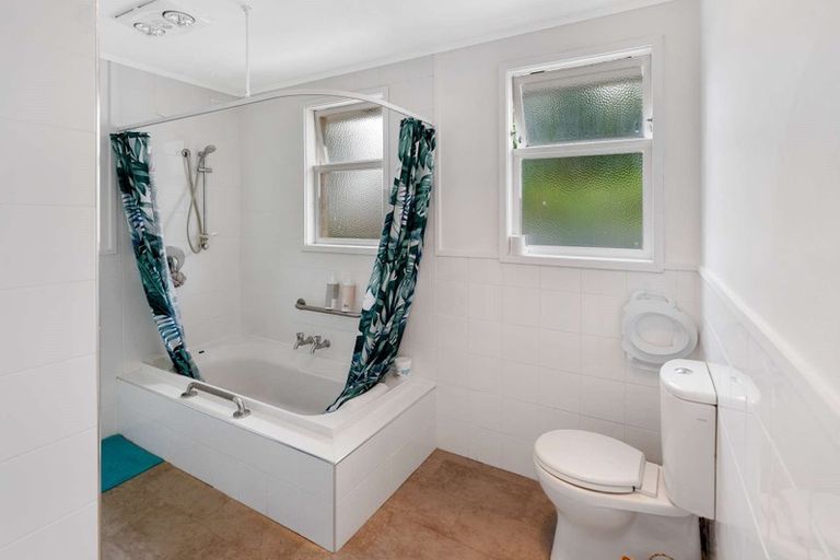 Photo of property in 4 John Road, Fairy Springs, Rotorua, 3015