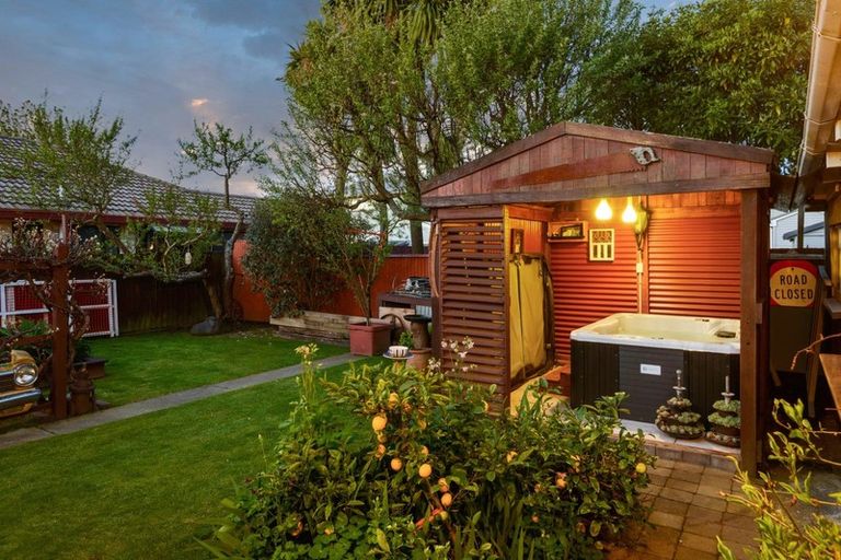 Photo of property in 3 Strauss Place, Somerfield, Christchurch, 8024