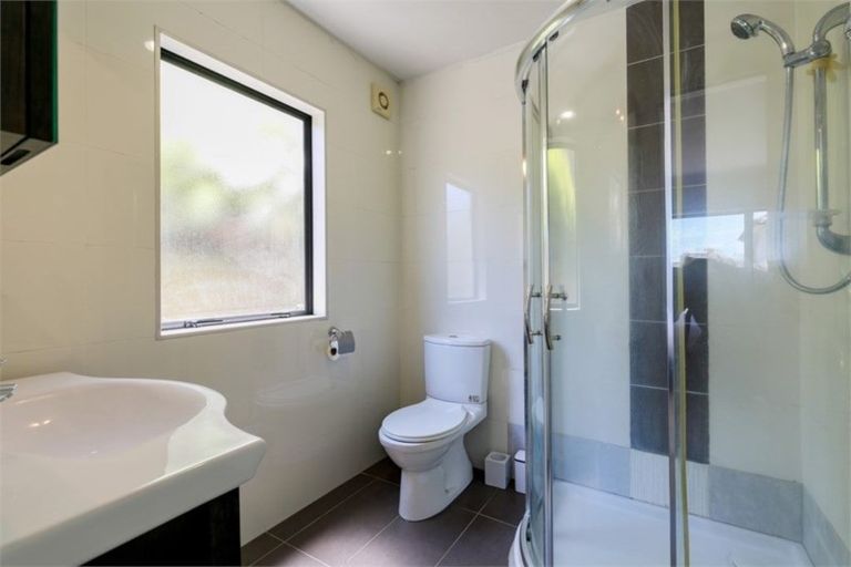 Photo of property in 31 Cricklade Terrace, Windsor Park, Auckland, 0632