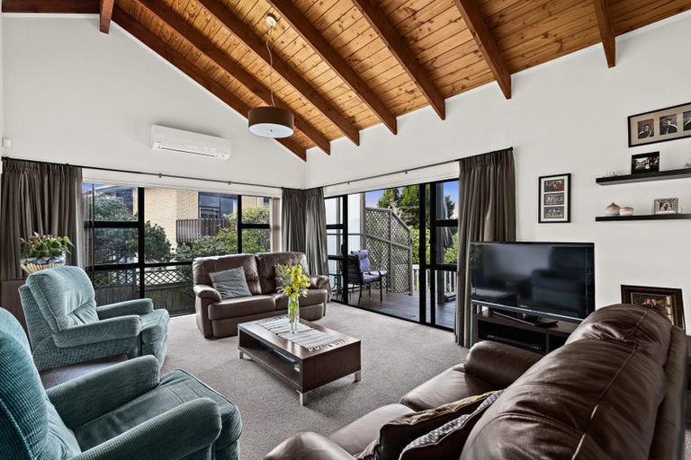 Photo of property in 16 Renoir Street, West Harbour, Auckland, 0618