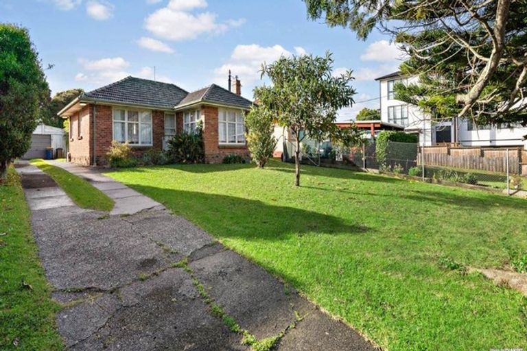 Photo of property in 23 Toru Street, Te Atatu Peninsula, Auckland, 0610