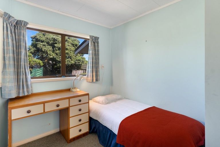 Photo of property in 33 Oratia Street, Waikanae Beach, Waikanae, 5036