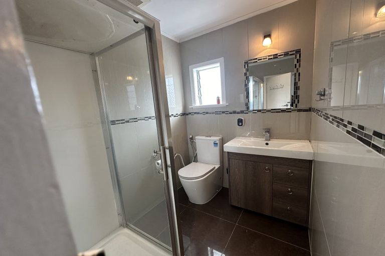 Photo of property in 19 Camelot Place, Glenfield, Auckland, 0629