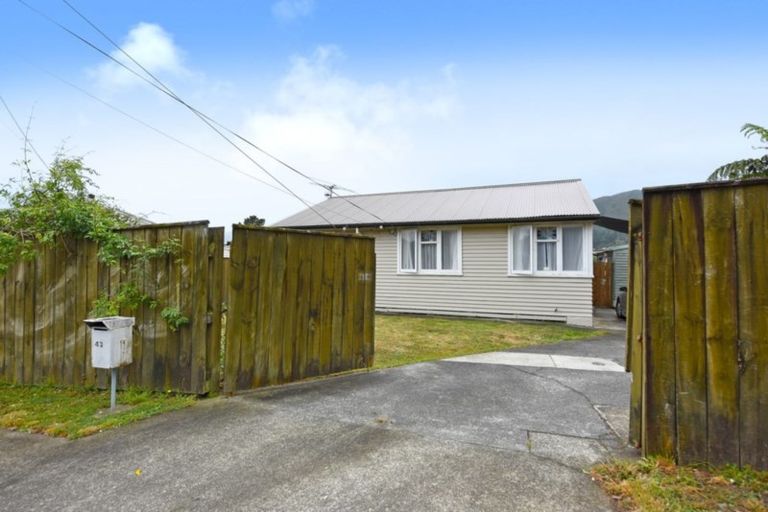 Photo of property in 43 August Street, Stokes Valley, Lower Hutt, 5019