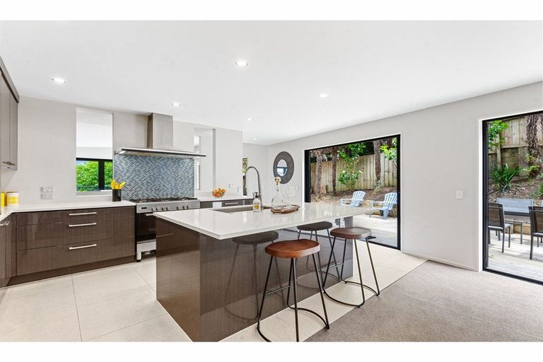 Photo of property in 21 Mariners View Road, Beach Haven, Auckland, 0626