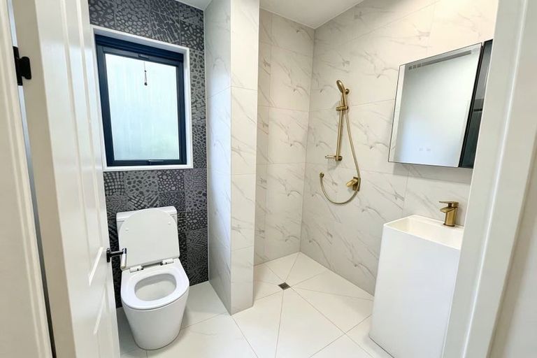Photo of property in 95a Oreil Avenue, West Harbour, Auckland, 0618
