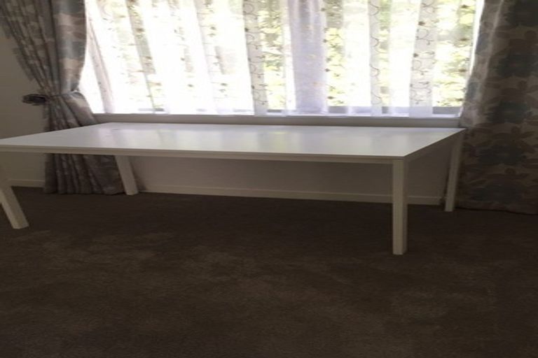 Photo of property in 10 Lilac Lane, Oteha, Auckland, 0632