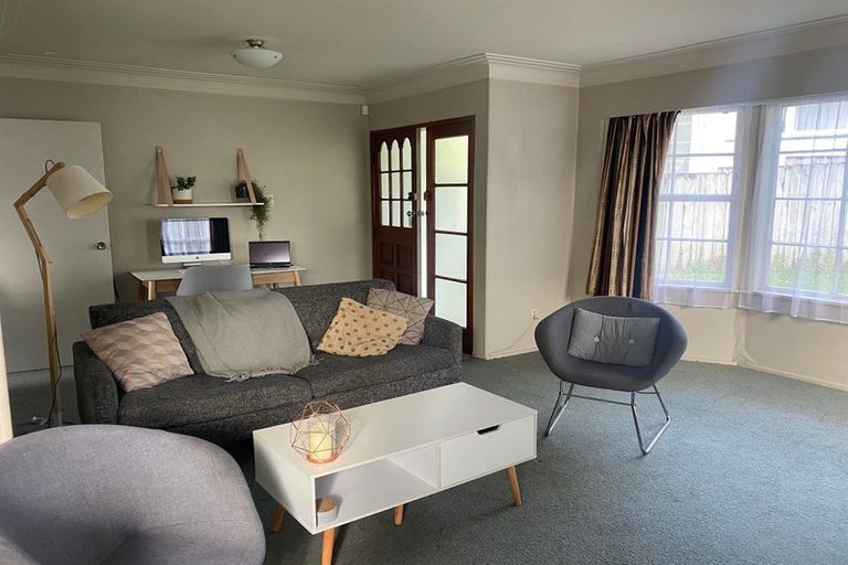 Photo of property in 96 Lantana Road, Green Bay, Auckland, 0604