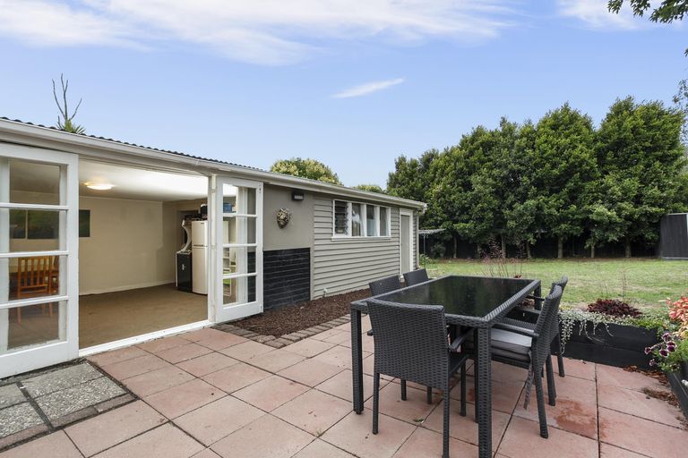 Photo of property in 536 West Coast Road, Oratia, Auckland, 0604