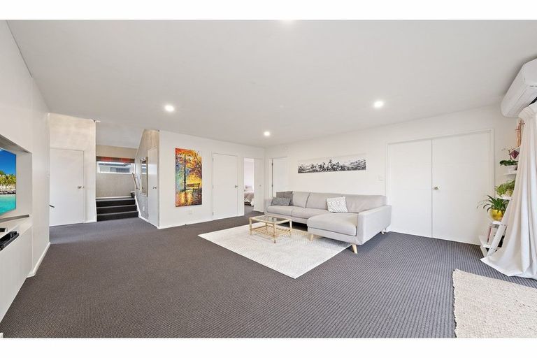 Photo of property in 10 Yeovil Place, St Albans, Christchurch, 8052