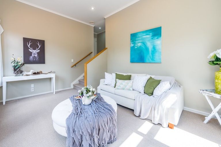Photo of property in 5 Sonoma Crescent, Oteha, Auckland, 0632