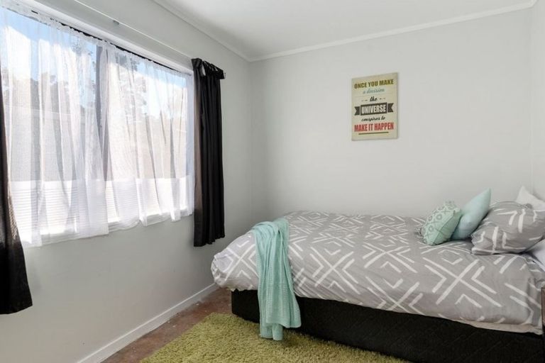 Photo of property in 15 Edmund Lomas Grove, Birchville, Upper Hutt, 5018