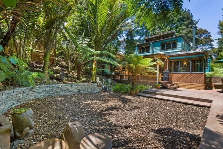 Photo of property in 50 Raymond Terrace, Northcote, Auckland, 0627