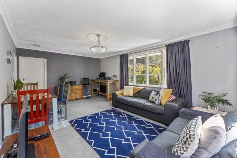 Photo of property in 52 Bird Grove, Stokes Valley, Lower Hutt, 5019