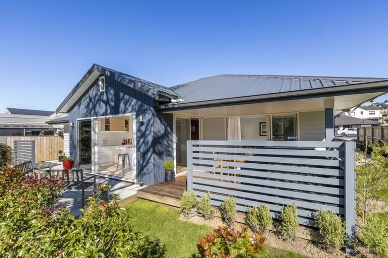 Photo of property in 16 Trevally Place, Snells Beach, 0920