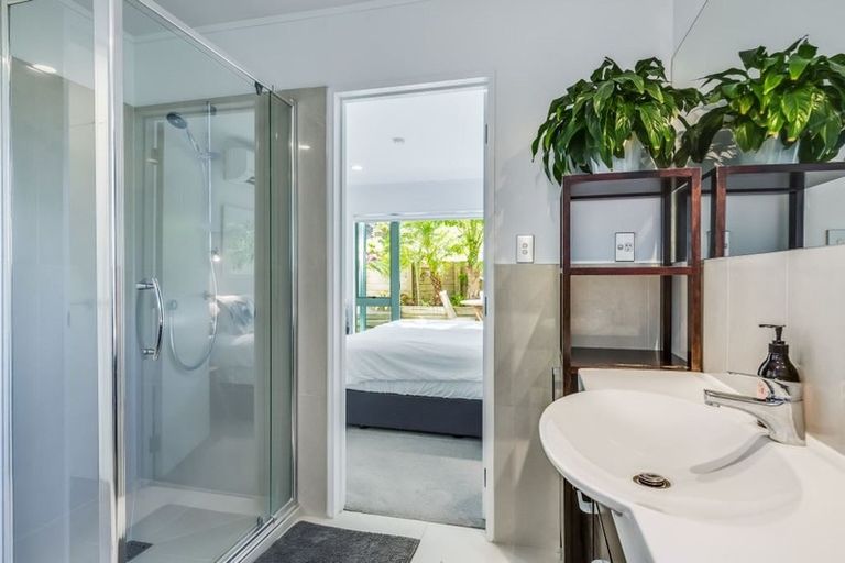 Photo of property in 1/39 Seaton Road, Murrays Bay, Auckland, 0630