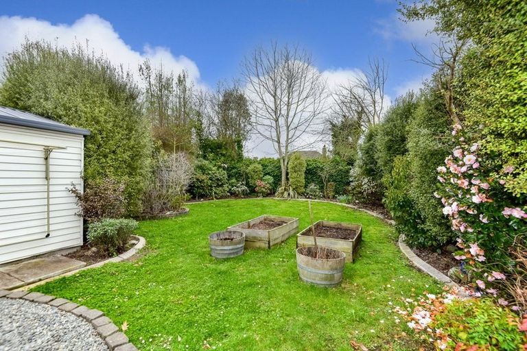 Photo of property in 33 Flay Crescent, Burnside, Christchurch, 8053