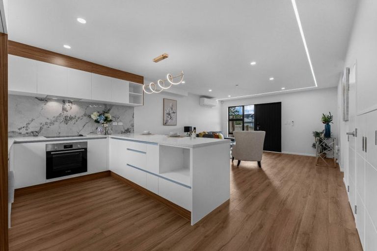 Photo of property in 5/1 Benita Place, Sunnyvale, Auckland, 0612