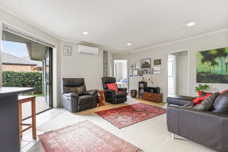 Photo of property in 1 Fencourt Place, Rototuna North, Hamilton, 3210