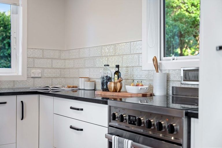 Photo of property in 27 Kotare Street, Waikanae, 5036