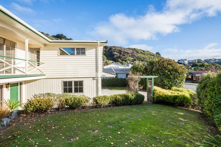 Photo of property in 17 Leeward Drive, Whitby, Porirua, 5024