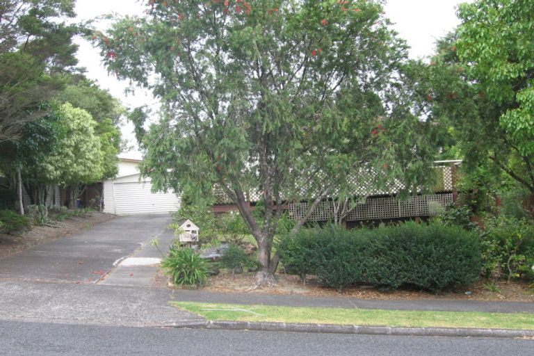 Photo of property in 32 Hiwihau Place, Glenfield, Auckland, 0629