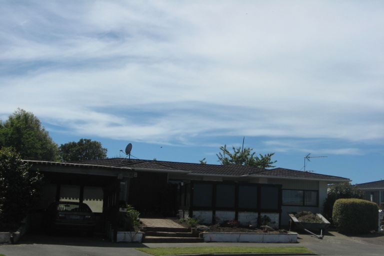 Photo of property in 17 De Bloge Place, Burwood, Christchurch, 8061