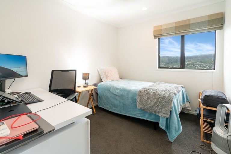 Photo of property in 150 Woodman Drive, Tawa, Wellington, 5028