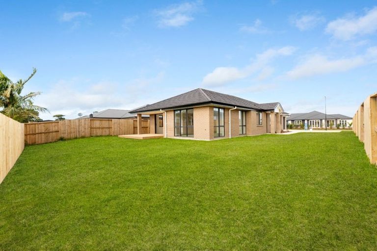 Photo of property in 45 Kaurinui Crescent, One Tree Point, 0118