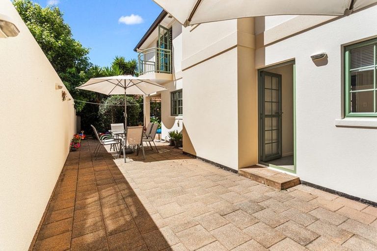 Photo of property in 30 Parkwood Crescent, Gulf Harbour, Whangaparaoa, 0930