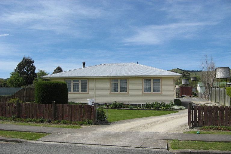 Photo of property in 4 Montgomery Street, Cheviot, 7310