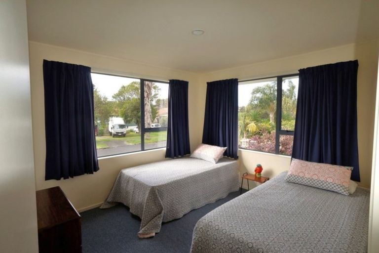 Photo of property in 33 Shearwater Street, One Tree Point, 0118