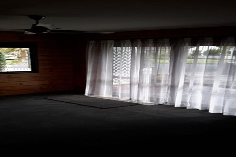 Photo of property in 1/70 Carnoustie Drive, Wattle Downs, Auckland, 2103