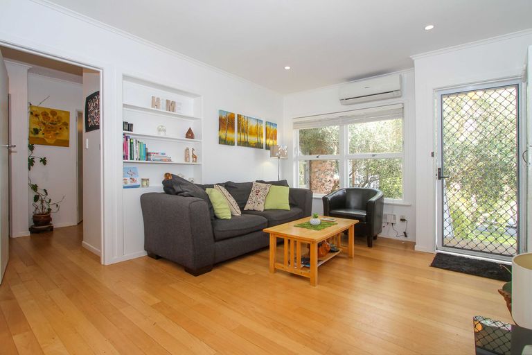 Photo of property in 2/1 Hythe Terrace, Mairangi Bay, Auckland, 0630