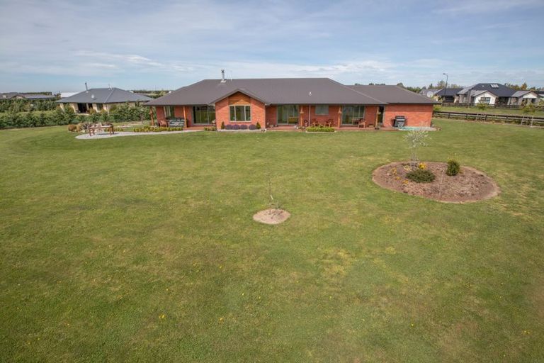 Photo of property in 18 Whitcombe Place, Darfield, 7571