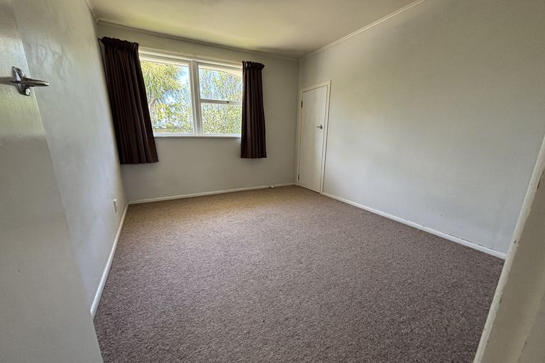 Photo of property in 40 Kingdale Road, Henderson, Auckland, 0610