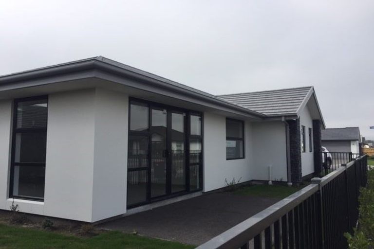 Photo of property in 3 Robalan Close, Halswell, Christchurch, 8025