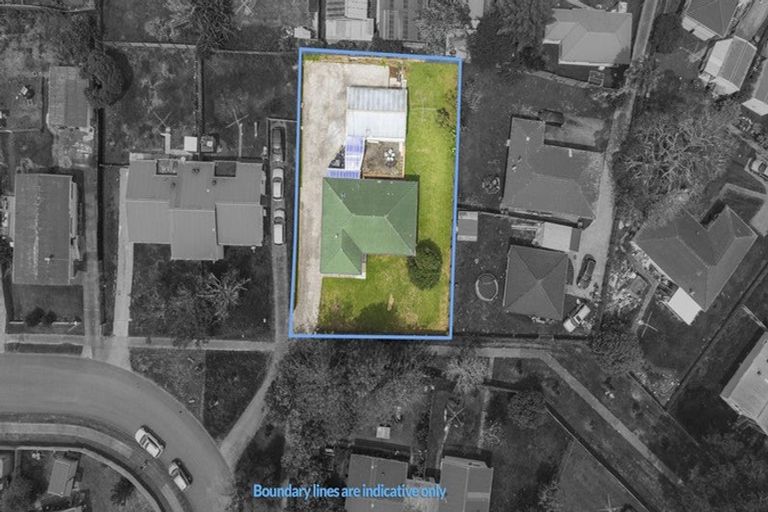 Photo of property in 56 Kemble Close, Mangere, Auckland, 2022