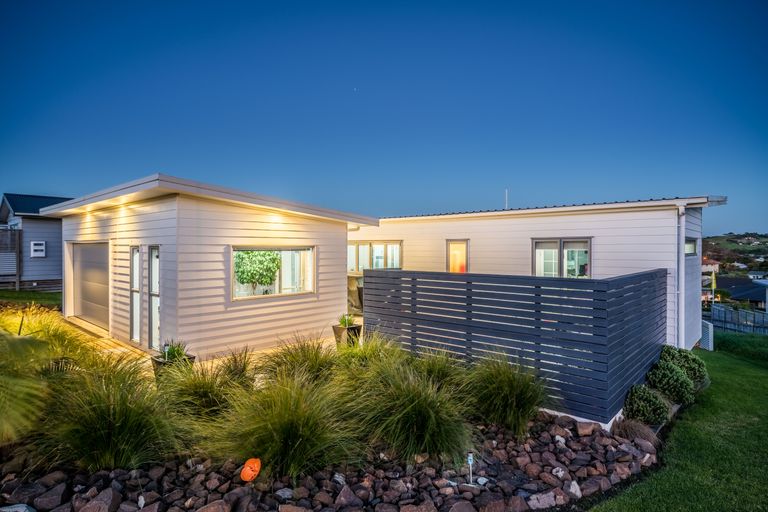 Photo of property in 15 Weka Street, Mangawhai, 0505