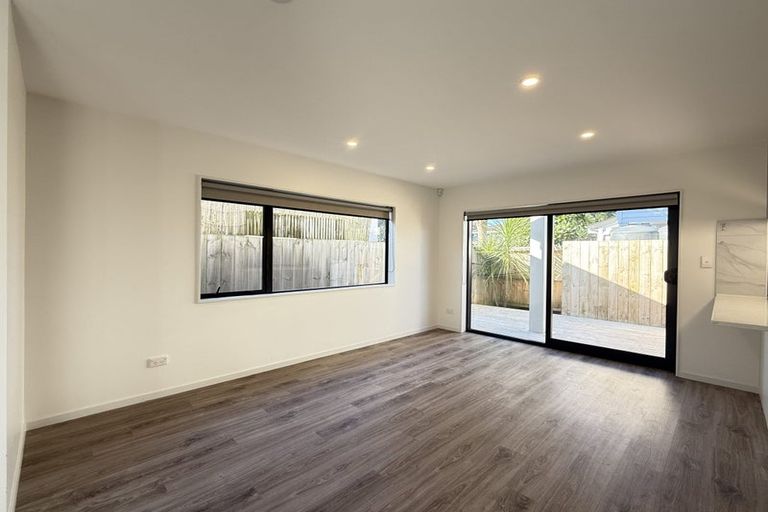 Photo of property in 30d Durham Street, Te Atatu Peninsula, Auckland, 0610