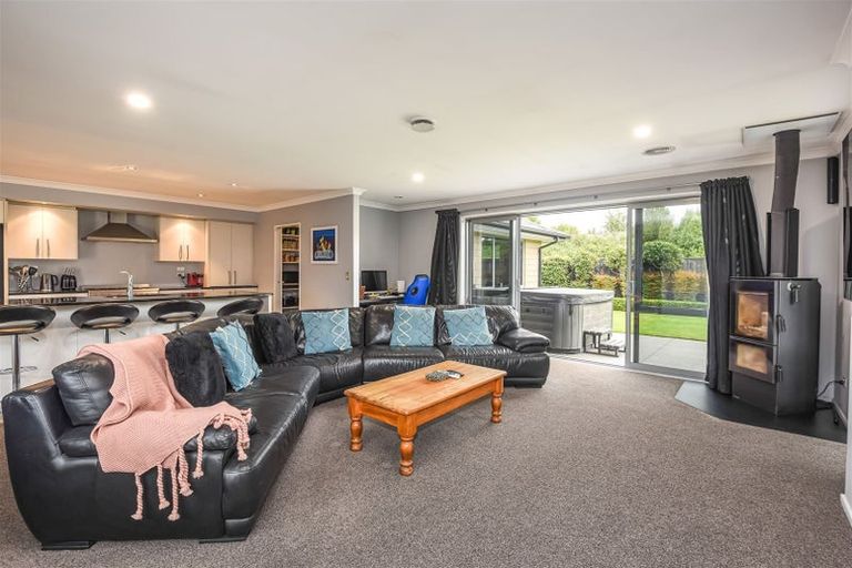 Photo of property in 37 Mariposa Crescent, Aidanfield, Christchurch, 8025