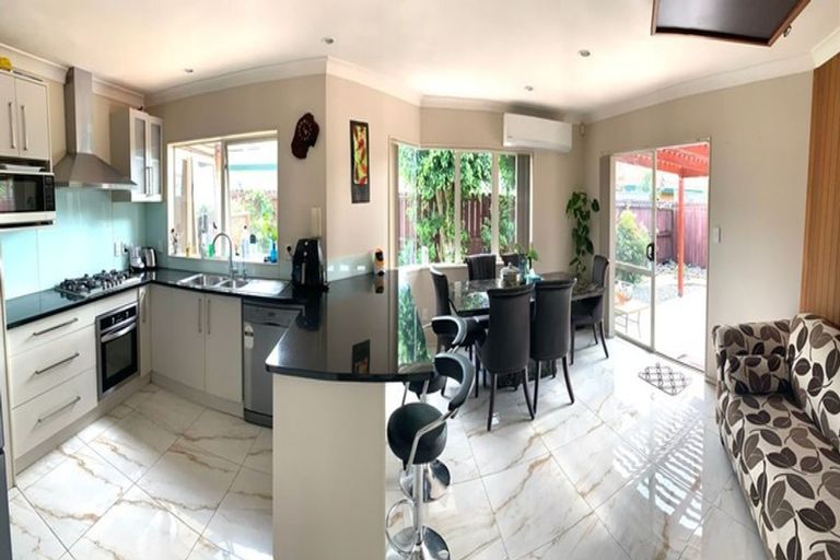 Photo of property in 100 Westerham Drive, Dannemora, Auckland, 2016