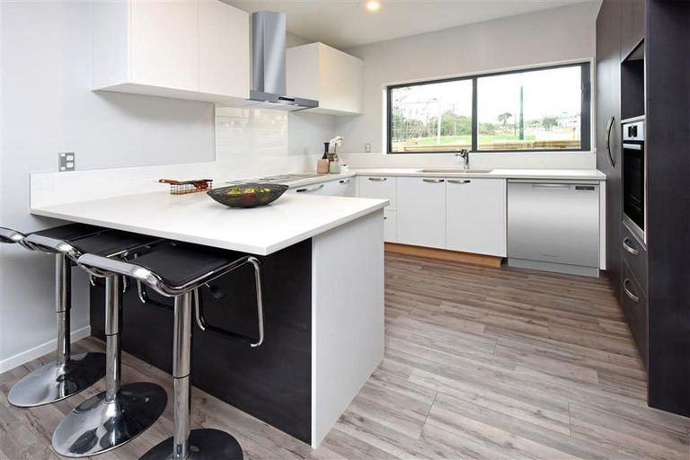 Photo of property in 5d Mcquoids Road, Flat Bush, Auckland, 2019